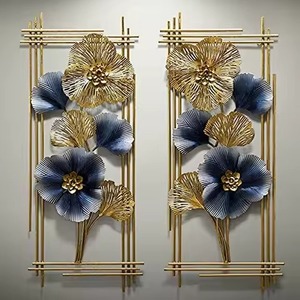 Arte de pared de metal de estilo antiguo con acabado dorado y diseños Vintage para acentos decorativos atemporales en el hogar - Product Image 2