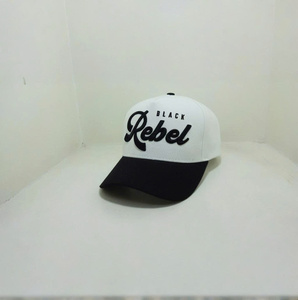 หมวกเบสบอลยูนิเซ็กส์5แผงสไตล์วินเทจปรับแต่งได้ลายปักโลโก้พิมพ์พัฟสำหรับใช้ในชีวิตประจำวันปรับแต่งได้ - Product Image 1