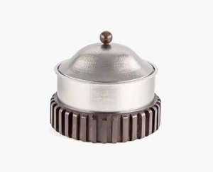 Cazuela de olla caliente con tapa plateada de diseño de metal hecho a mano con artesanía de excelente calidad, ideal para presentar comidas con estilo - Product Image 1