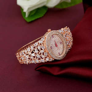 Montre de luxe pour femmes en acier inoxydable avec cadran en verre analogique et diamants en moissanite de haute qualité - Product Image 4