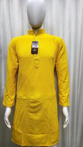 Kurta noir en tissu de coton avec des sequins et des broderies - Product Image 3