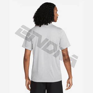 Polyvalence inégalée, confort supérieur: le t-shirt athlétique AdaptiveMotion pour homme-Redéfinissez votre expérience d'entraînement! - Product Image 2