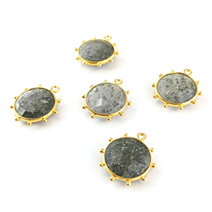 Pendentif et breloque en cristal en argent sterling 925 plaqué or 18 carats, onyx noir, serti en briolette avec un serti fantaisie, breloque en cristal de guérison - Product Image 4