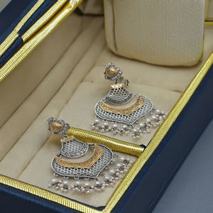 Boucles d'oreilles oxydées Heeya artisanales traditionnelles bijoux de déclaration de finition Antique moderne pour les femmes vêtements ethniques bijoux de mode - Product Image 3