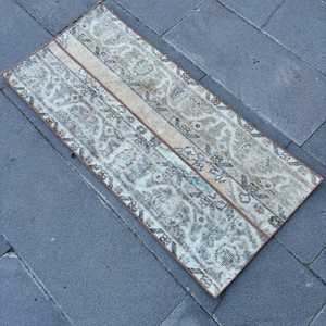 Alfombra Turca Vintage Pequeña de 1.7x3.7 pies, Alfombra Persa de Lana Gris Azul - Product Image 4