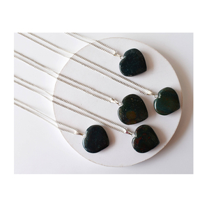 Pendentifs en forme de cœur en hématite faits à la main, pierres précieuses uniques et magnifiques, qualité supérieure AAA, gamme exclusive. - Product Image 1