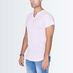 T-shirt rose à col en V - Product Image 1