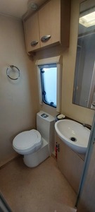 Caravane moderne à 5/6 places pour la famille Construction en acier avec coin salon avant convertible en grande dinette latérale pour lit double - Product Image 4