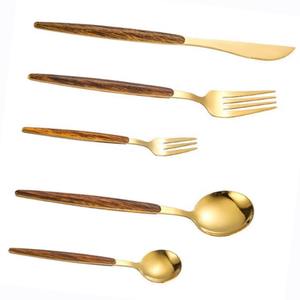 Juego de 6 cubiertos de acero inoxidable utilizados en utensilios de cocina Tabletop Cafe Home Cubiertos chapados en color dorado Asas de diferentes colores - Product Image 2