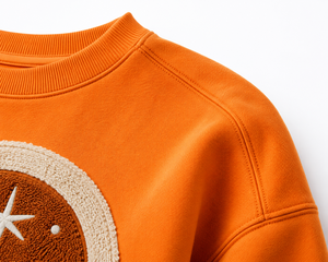Sweat-shirt unisexe orange à col rond, imprimé floqué, logo feuille appliqué, pull décontracté, vêtement d'automne, coupe classique, en molleton tricoté - Product Image 4
