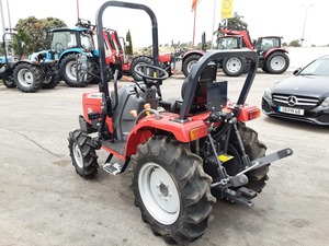 รถแทรกเตอร์ฟาร์มขนาดเล็ก Massey-Ferguson 1520 15 แรงม้า – รถแทรกเตอร์อเนกประสงค์ขับเคลื่อน 4 ล้อที่เชื่อถือได้ - Product Image 3