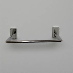 Porte-serviettes en métal de qualité supérieure avec finition ton argent Artisan fait à la main offrant un accent décoratif pour l'intérieur et fonctionnel - Product Image 4