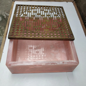 Boîte décorative vintage en résine et laiton-pour le rangement et la décoration-Vaisselle vintage pour la maison-par Unique Craft India - Product Image 1