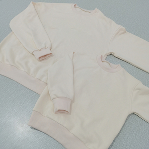 ชุดกีฬา2ชิ้นสำหรับผู้หญิงชุดสเวตเชิ้ตคอกลมคอกลมและกางเกงขาสั้นผ้าฝ้าย100% เหนือเข่าสไตล์ลำลองสำหรับใส่นอน - Product Image 2