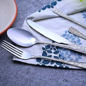 Exquisito Juego de Cuchillos de Acero Inoxidable de 5 Piezas para Bodas, Diseño Clásico de Lujo con Acabado Espejo - Product Image 3