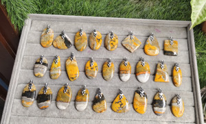 Qualité supérieure Bumble Bee Jasper Pendentif Agate Naturelle Pierres Précieuses Cristal De Mode Bijoux Top Vente Feng Shui En Gros Cadeau - Product Image 4