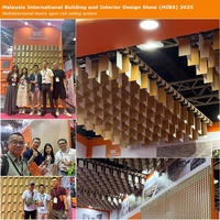 Système de plafond modulaire en métal à lamelles multidirectionnelles à cellules ouvertes pour les halls d'entreprises, les magasins et les atriums publics