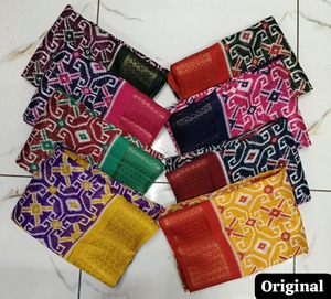 Vente en gros de 8 saris en lurex jacquard imprimés numériquement avec motifs floraux et géométriques, couleurs vives assorties - Product Image 6