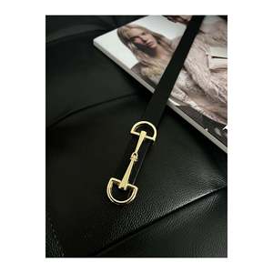 Ceinture noire longue et fine pour femme avec boucle dorée, idéale pour vestes, chemises et robes. Noir-or - Product Image 3