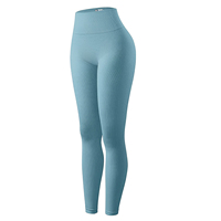 Leggings de tejido sin costuras que combinan cincuenta por ciento poliamida, treinta y ocho por ciento poliéster y once por ciento elastano, con pierna ajustada y cintura alta.