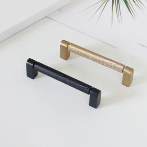 Tirador de Gabinete en Forma de Barra de Diseño Tradicional de Aleación de Zinc Moleteado - Duradero, Sostenible y de Fácil Instalación para Cómodas y Cocinas - Product Image 4