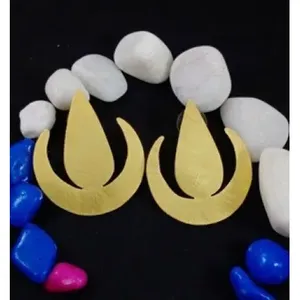 SOUMYA CREATIONS - Pendientes Unisex de Latón Hechos a Mano con Baño de Oro, Modernos, para Fiestas y Bodas - Product Image 1