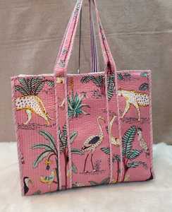 กระเป๋าช็อปปิ้งพิมพ์ลาย Kantha สีชมพูออกแบบได้ตามต้องการทำจากผ้าฝ้าย100% สำหรับขายต่อ - Product Image 3