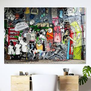 Impresión en lienzo Urban Edge: obra de arte abstracta inspirada en Banksy, arte en vidrio templado - Product Image 1