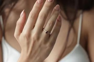 Bague grenat 6x4mm originale en or 10 ct 14 ct 18 ct, diamant Moissanite taille ronde fait à la main, meilleur cadeau de fête des mères pour les fiançailles de mariage - Product Image 3