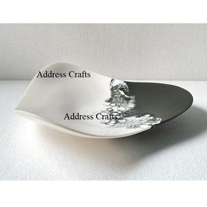 Plats en résine de forme incurvée à prix abordable Plats personnalisés Assiettes de table Décor de table Plateaux de service en résine Ensemble de vaisselle tendance - Product Image 2