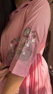 ชุดลำลองปักลายเรียบง่ายสำหรับใส่ทำงาน ชุดเซ็ตผ้าคอร์ดสำหรับผู้หญิง แขนยาว กางเกงขายาว ชุดสูทสไตล์อินเดีย ผ้าคอตตอน ขายส่งชุดเซ็ตผ้าคอร์ด - Product Image 2