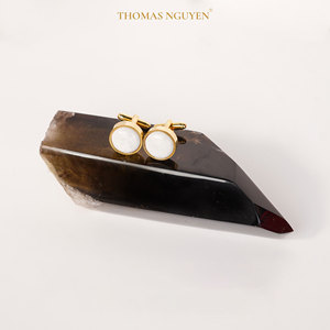 Gemelos de lujo chapados en oro de 18 quilates para hombre con piedra preciosa Fengshui ágata blanca MSDATR011 Tinh Vu colección de Vietnam - Product Image 4