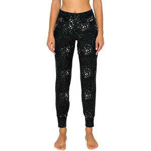 Ensemble de jogging de gym pour femmes au design personnalisé Super qualité 100% survêtement en molleton de coton pour l'été personnalisé Vêtements de jogging unis et vierges - Product Image 3