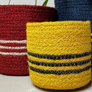 Panier à plantes rond en jute tressé à la main, personnalisable, pour la décoration moderne de la maison et les fêtes d'adultes, incluant du jonc de mer et du coton. - Product Image 2