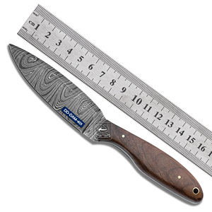 Cuchillo de caza hecho a mano personalizable, hoja de acero de Damasco con mango de madera de nogal exótico y Funda de cuero en relieve - Product Image 3