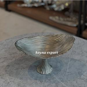 Bol à fruits en aluminium poli, design rayé, plaqué nickel, décoration de fête, décoration de la maison, bol design pour la cuisine - Product Image 1