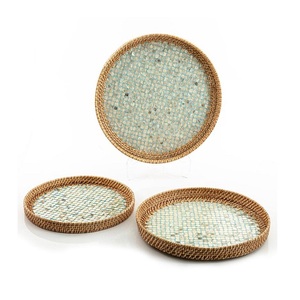 Ensemble de trois plateaux de service en rotin et nacre de tailles différentes, plateau à chocolats, best-seller - Product Image 1