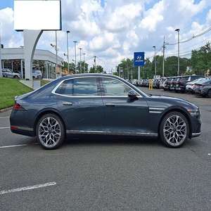 รถยนต์ซีดาน 2025 G90 6.1-8L Turbo AWD พวงมาลัยซ้าย เกียร์อัตโนมัติ ล้อแม็ก R21 ภายในสีอ่อน ไมล์น้อย ราคาพร้อมส่ง มีรถในสต็อก พร้อมจัดส่ง - Product Image 4