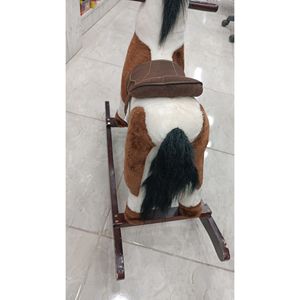 Cavallo a dondolo in legno