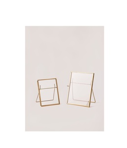 Cadre photo en métal de qualité supérieure, conçu pour les entrées élégantes et la décoration d'intérieur accueillante avec un attrait raffiné - Product Image 3