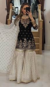 Superbe ensemble Anarkali noir et blanc en soie Banarasi et fausse georgette, brodé, à manches longues, avec pantalon Plazzo et dupatta, idéal pour les fêtes. - Product Image 2