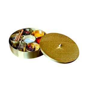 Boîte à épices indienne en fer Masala Dabba avec 7 contenants et cuillère Boîte à épices avec contenants individuels - Product Image 3