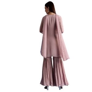 Lavender Chinon Kurta Set con Moti y Cutdana Dupatta para la recepción festiva del banquete de boda y celebraciones culturales personalizadas - Product Image 5