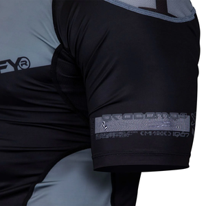 Protection UV séchage rapide manches longues Rash Guards hauts de natation pour hommes par Pakistani made Bright Way International - Product Image 3