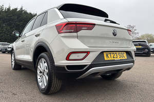 Volkswagen T-Roc 1.5 TSI STYLE HATCHBACK 2023 abordable (conduite à gauche/droite) - Product Image 3