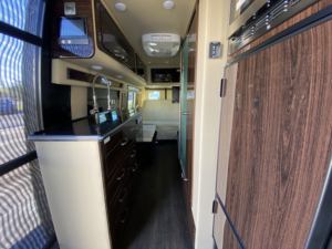 Autocaravana Americana Coach Patriot MD2 170EXT 2021-2024 en Buen Estado, Clase B - Diésel, Autocaravana Nueva y Usada para Campamentos RV - Product Image 2