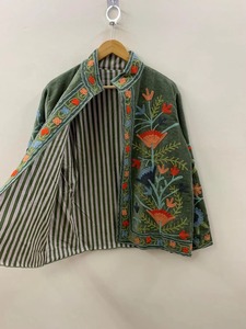 Abrigo hecho a mano de estilo indio Suzani Chaqueta corta bordada de terciopelo Abrigo de ropa de mujer disponible al mejor precio - Product Image 5