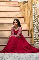 Magnifique robe longue en soie élégante pour femmes, de style indien, pour le Navratri, avec des travaux de miroir et une bordure en dentelle, style indien, robe de soirée.
