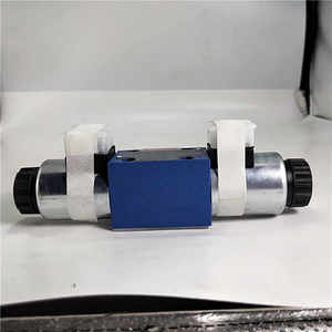 Vanne solénoïde de commande directionnelle hydraulique R900567512 4WE6D62/OFEG24N9K4 4WE6D6X/OFEG24N9K4/V - Product Image 1