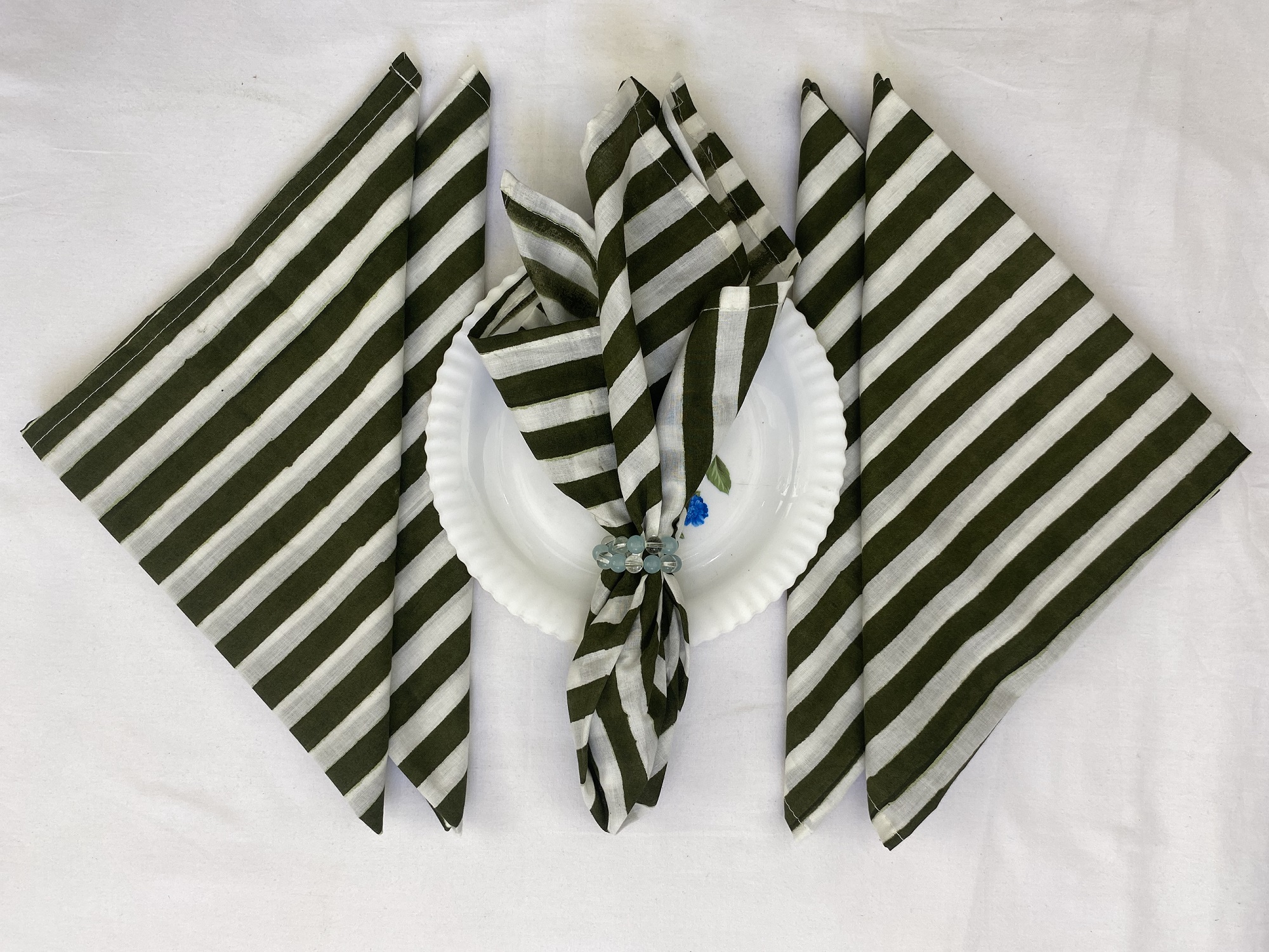 เช่นเดียวกับรูปภาพ